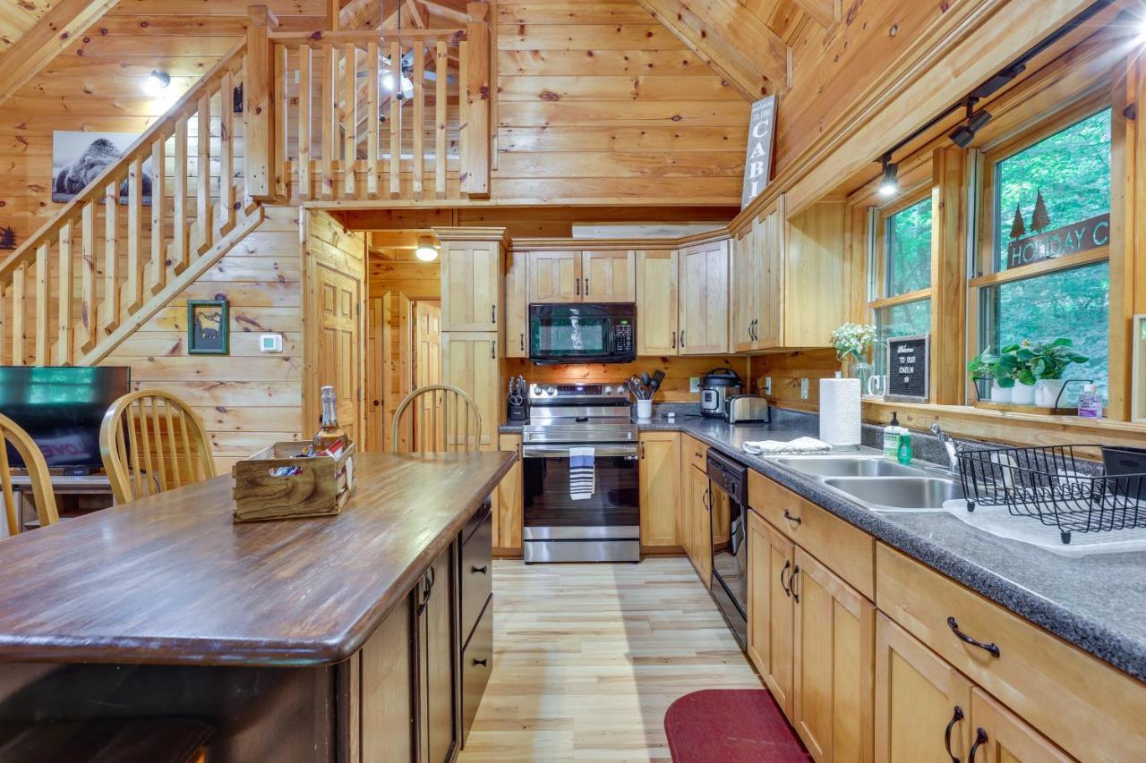 Riverfront Ellijay Cabin With Deck And Pool Access! Kültér fotó