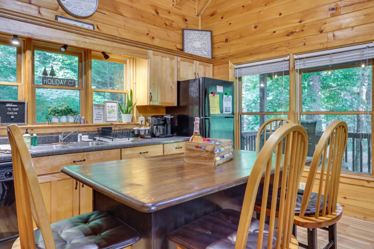 Riverfront Ellijay Cabin With Deck And Pool Access! Kültér fotó