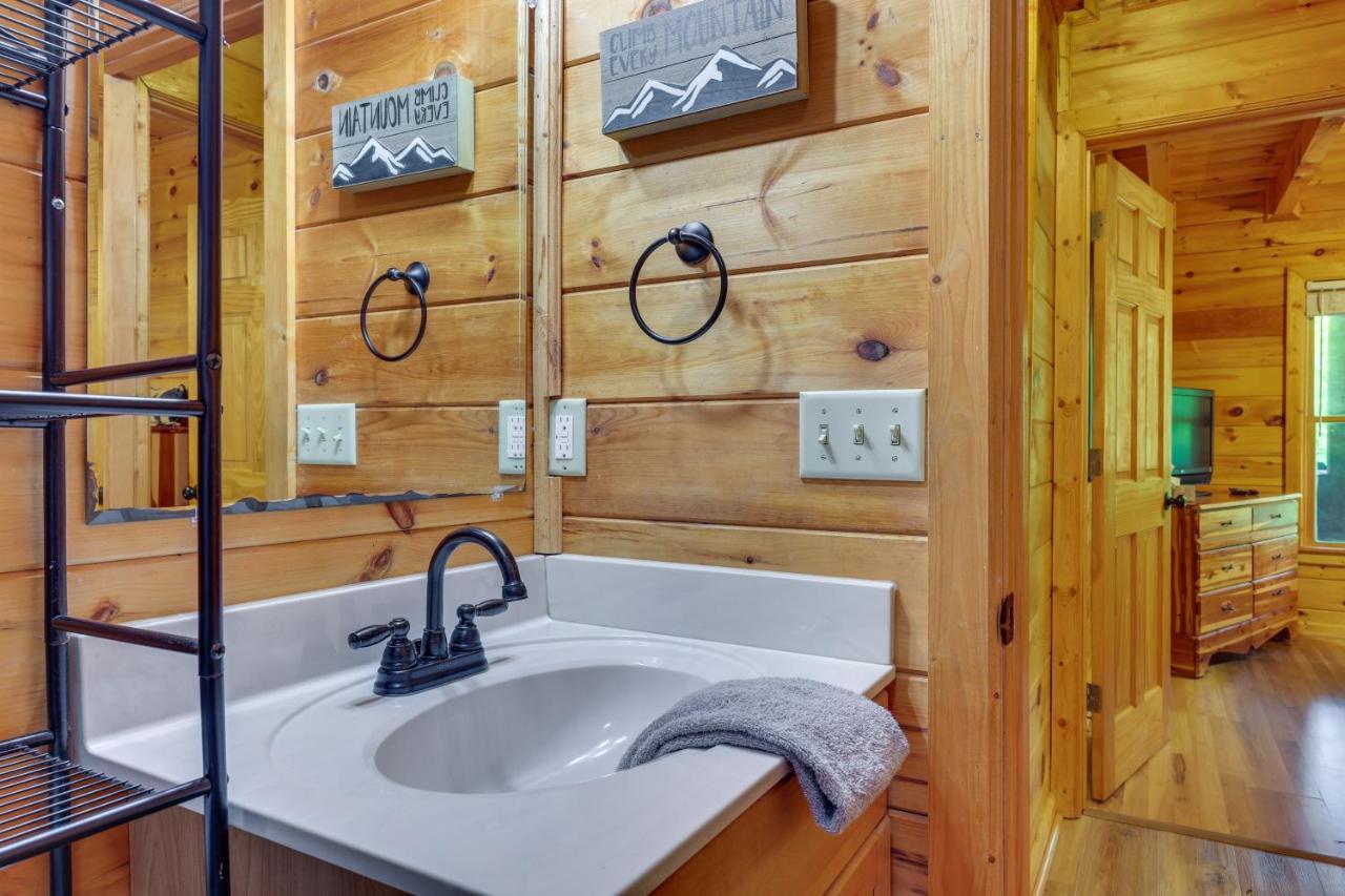 Riverfront Ellijay Cabin With Deck And Pool Access! Kültér fotó
