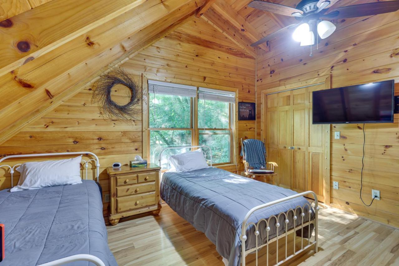 Riverfront Ellijay Cabin With Deck And Pool Access! Kültér fotó