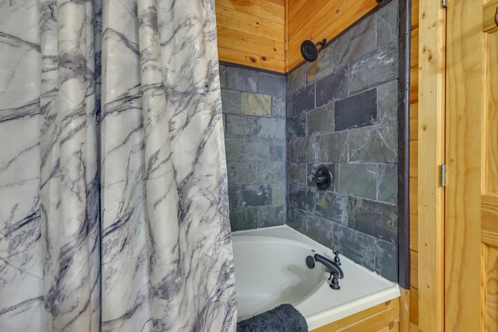 Riverfront Ellijay Cabin With Deck And Pool Access! Kültér fotó