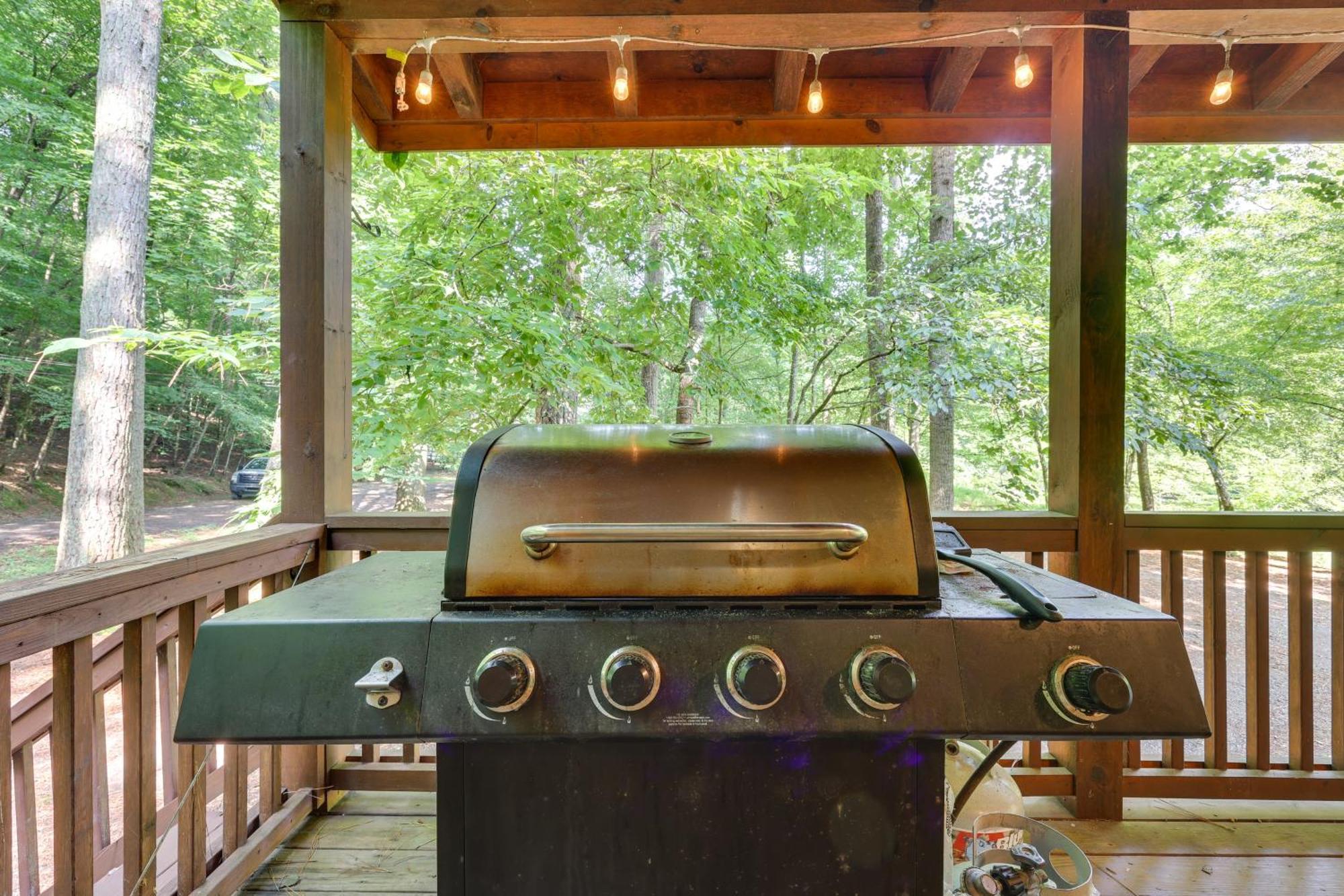 Riverfront Ellijay Cabin With Deck And Pool Access! Kültér fotó