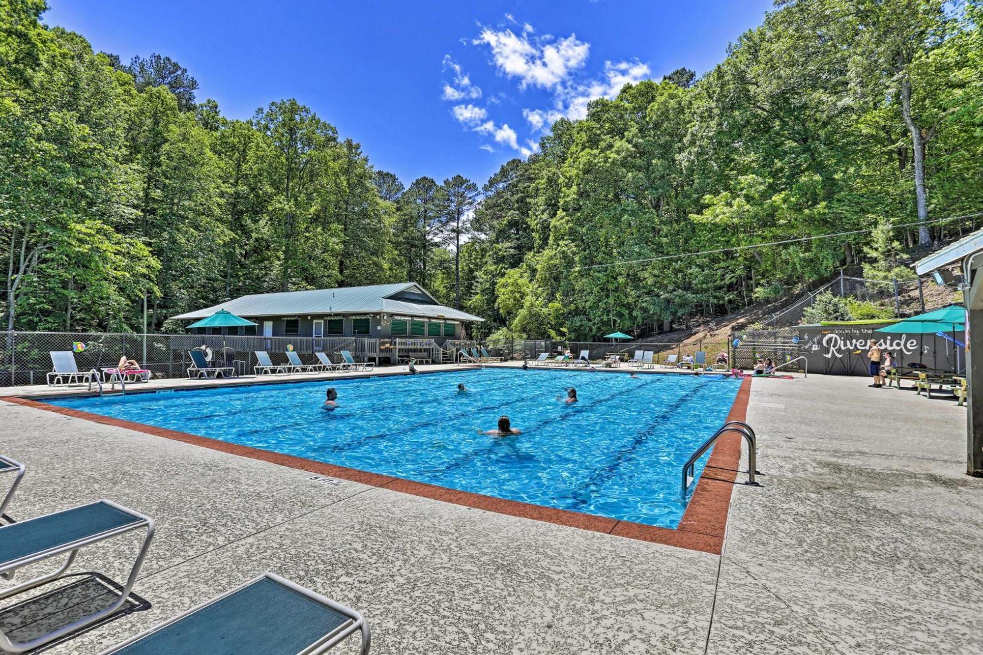 Riverfront Ellijay Cabin With Deck And Pool Access! Kültér fotó
