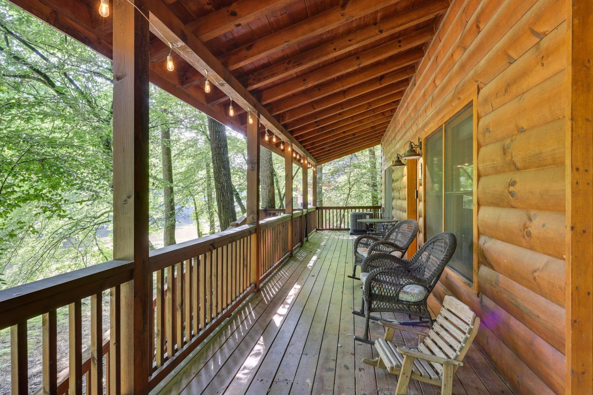 Riverfront Ellijay Cabin With Deck And Pool Access! Kültér fotó