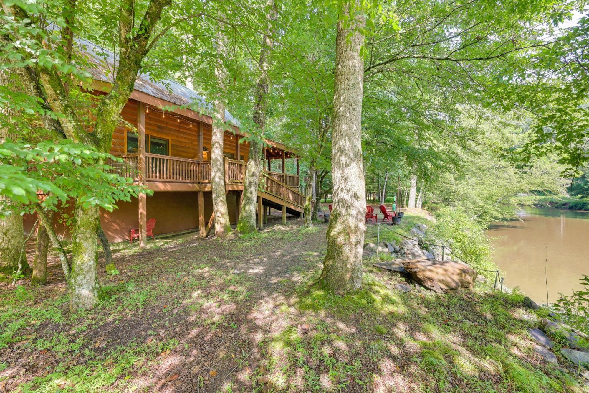 Riverfront Ellijay Cabin With Deck And Pool Access! Kültér fotó