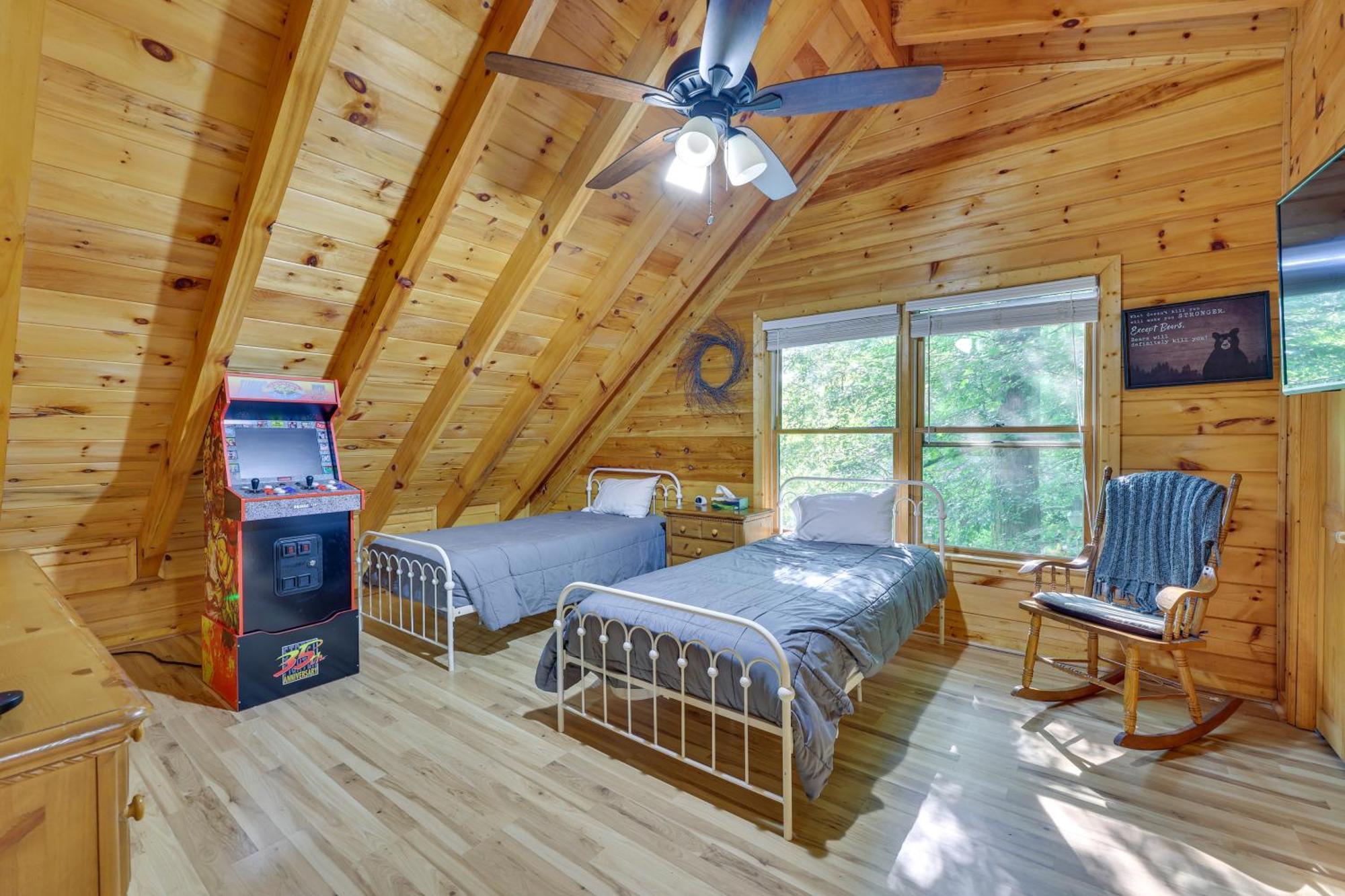 Riverfront Ellijay Cabin With Deck And Pool Access! Kültér fotó