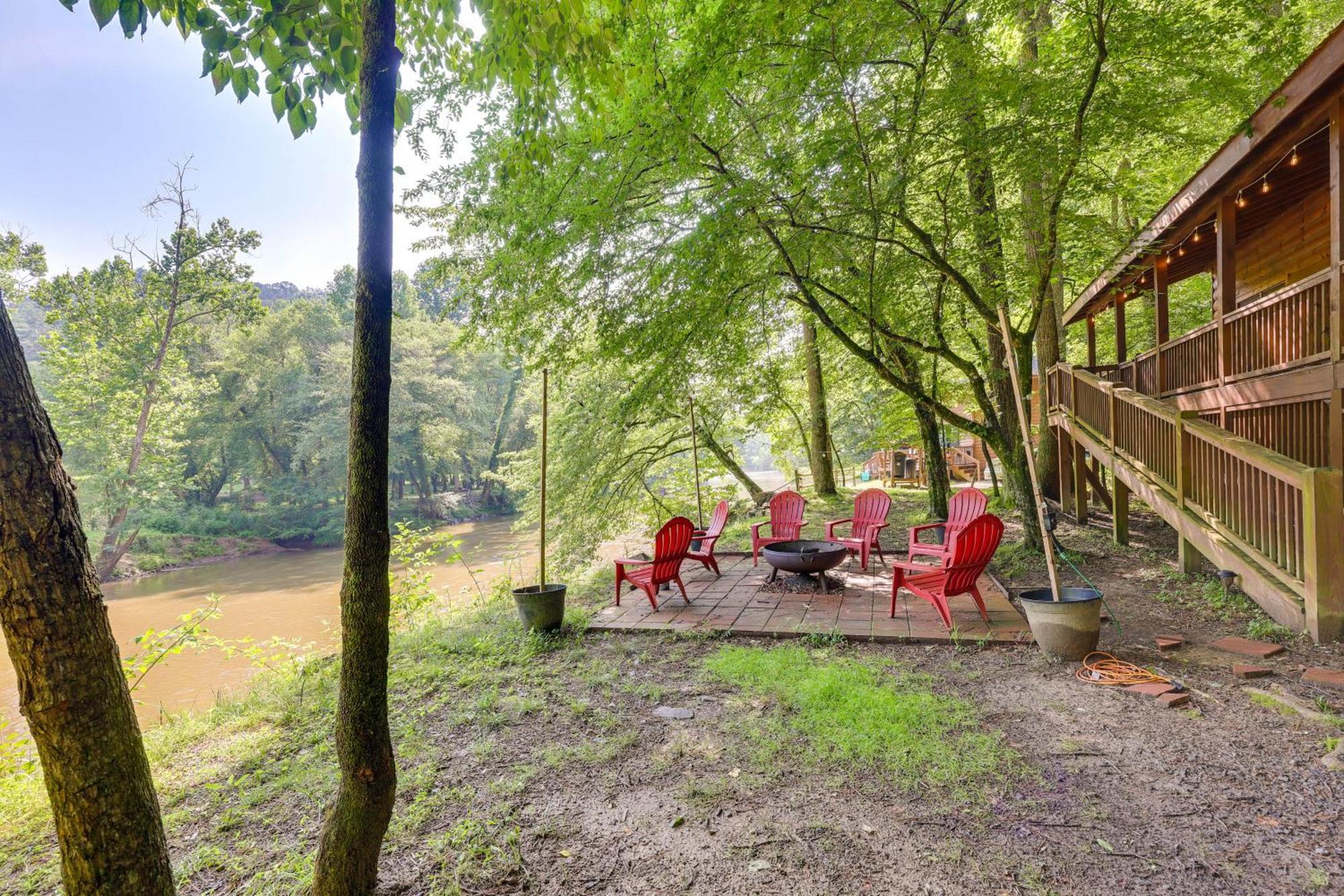 Riverfront Ellijay Cabin With Deck And Pool Access! Kültér fotó