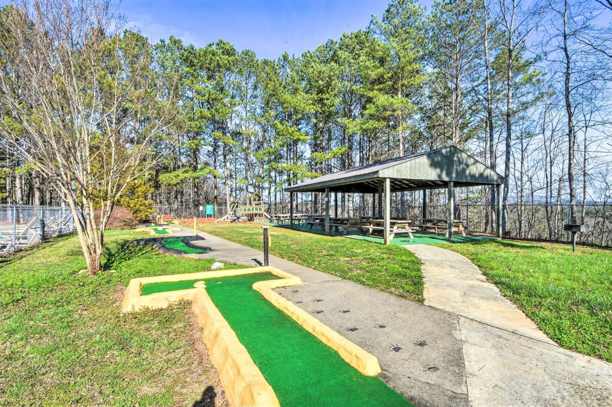Riverfront Ellijay Cabin With Deck And Pool Access! Kültér fotó